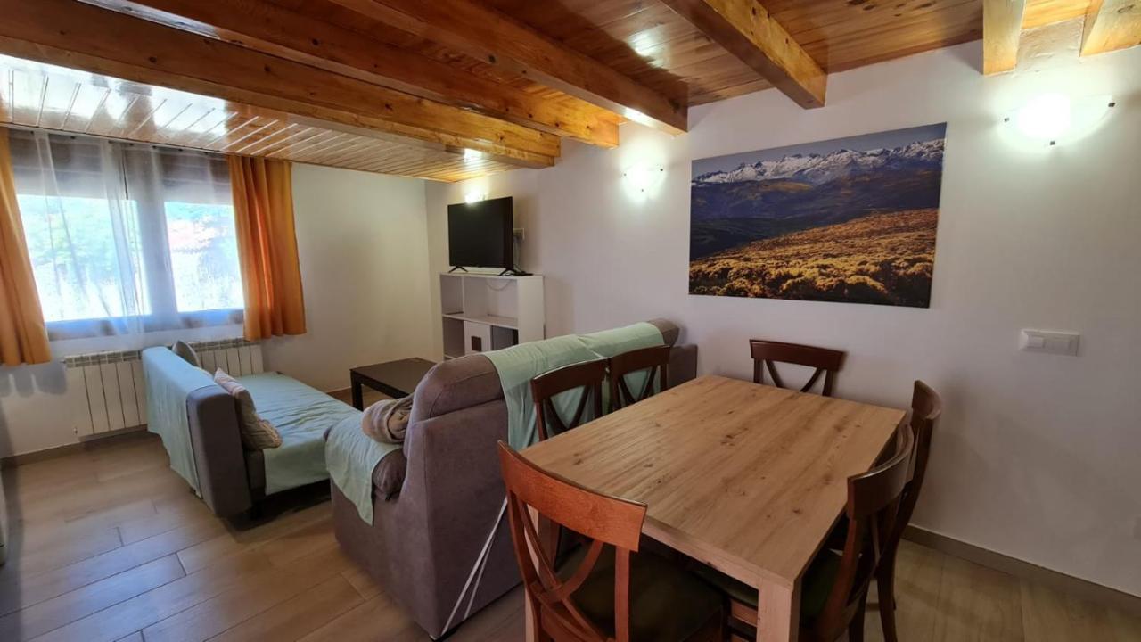 Casa Rural Los 7 Pinos De Gredos ナバレドンダ・デ・グレドス エクステリア 写真