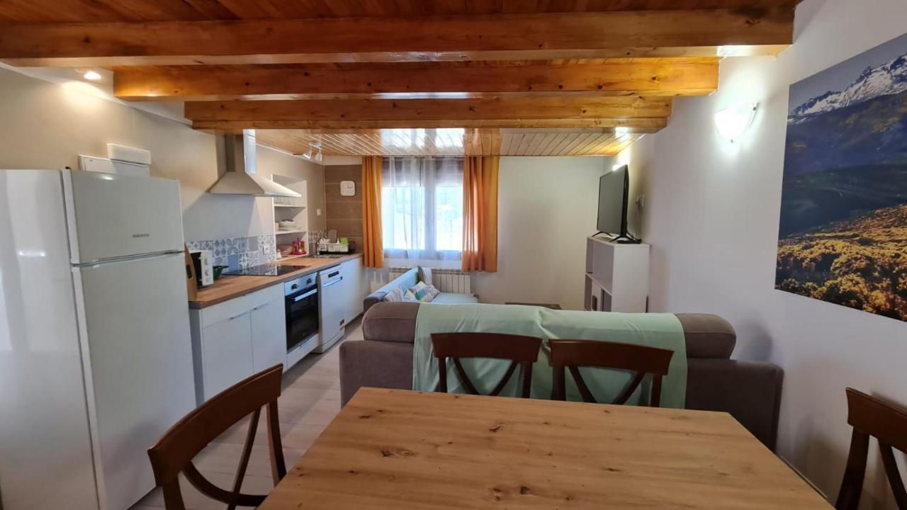 Casa Rural Los 7 Pinos De Gredos ナバレドンダ・デ・グレドス エクステリア 写真