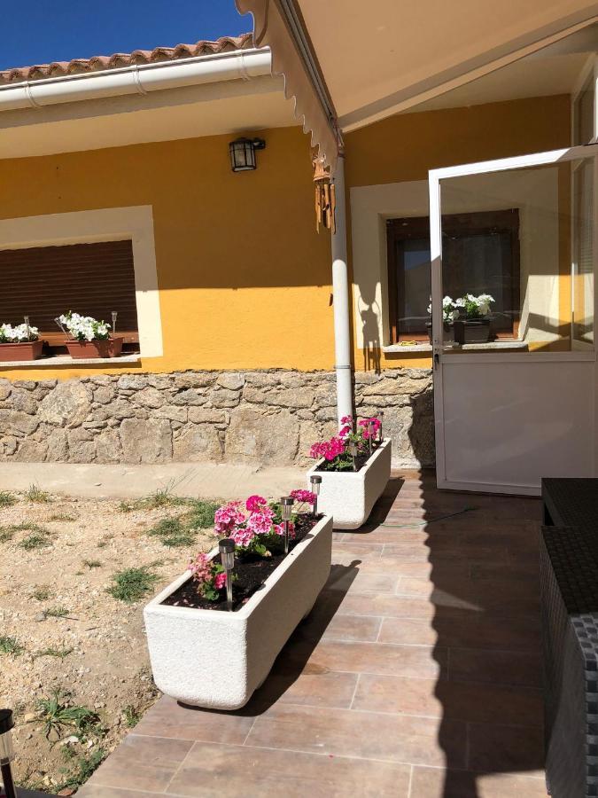 Casa Rural Los 7 Pinos De Gredos ナバレドンダ・デ・グレドス エクステリア 写真