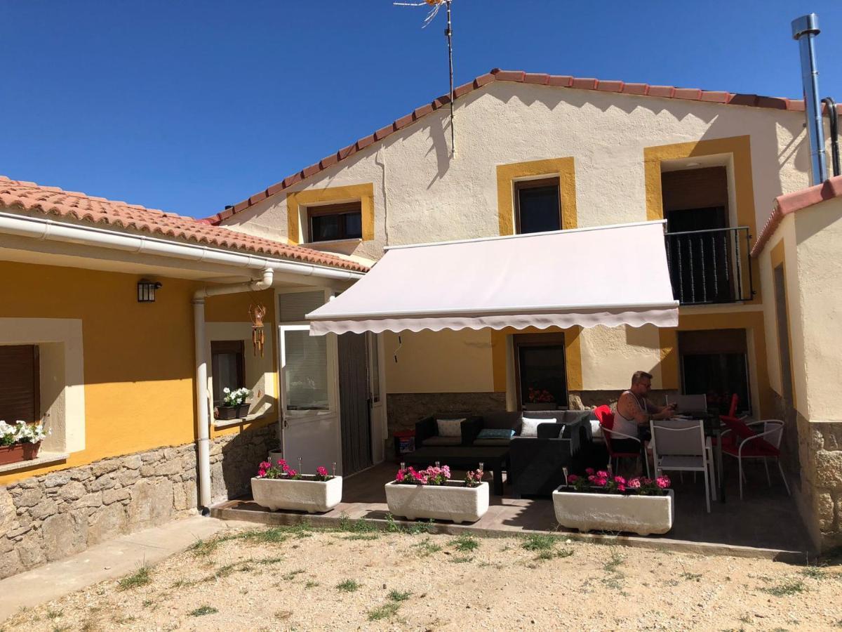 Casa Rural Los 7 Pinos De Gredos ナバレドンダ・デ・グレドス エクステリア 写真