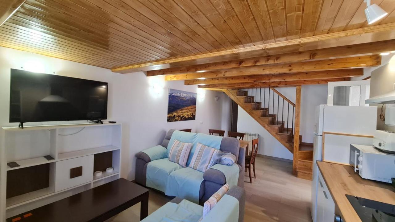 Casa Rural Los 7 Pinos De Gredos ナバレドンダ・デ・グレドス エクステリア 写真