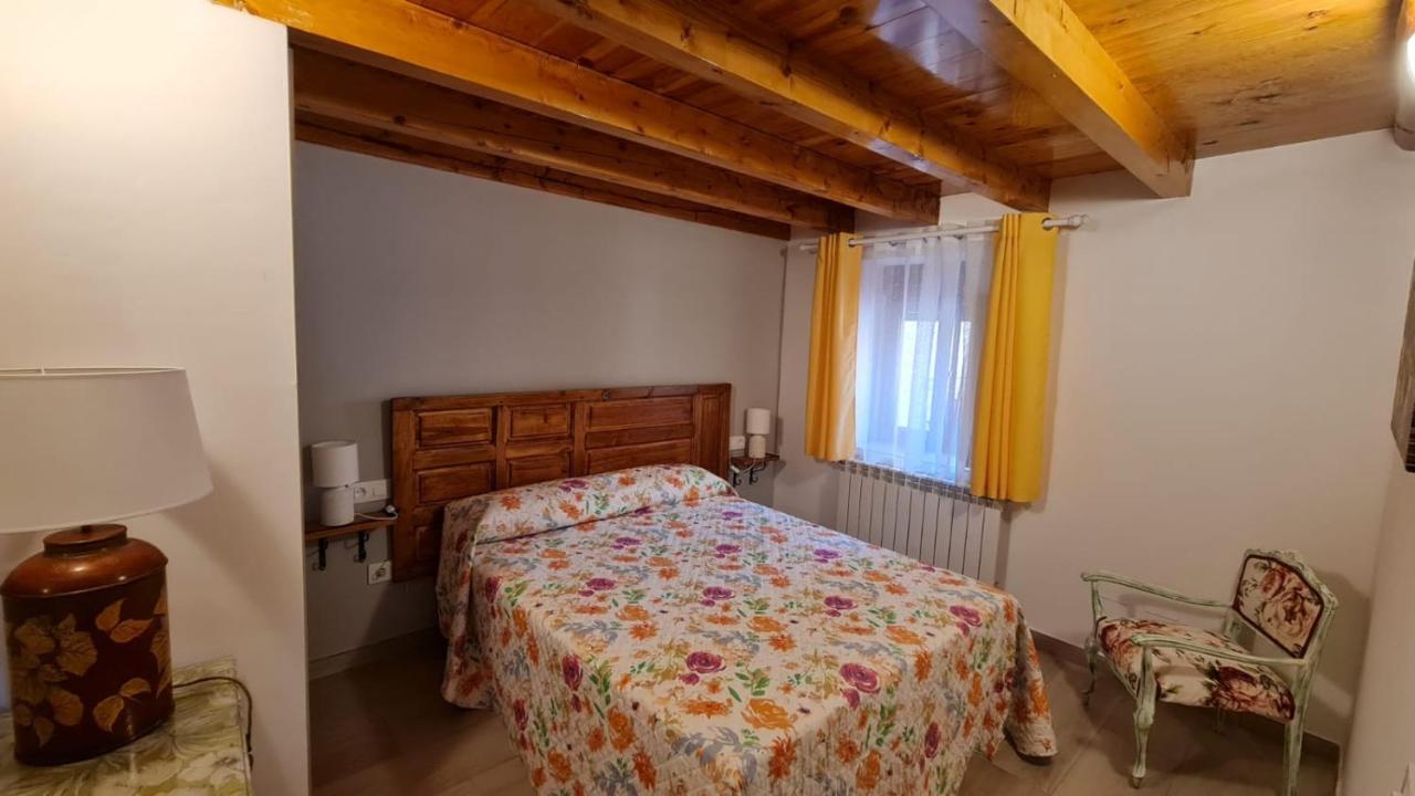 Casa Rural Los 7 Pinos De Gredos ナバレドンダ・デ・グレドス エクステリア 写真