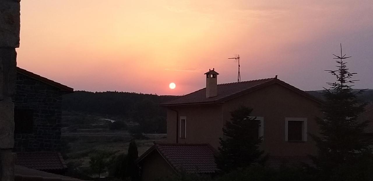 Casa Rural Los 7 Pinos De Gredos ナバレドンダ・デ・グレドス エクステリア 写真