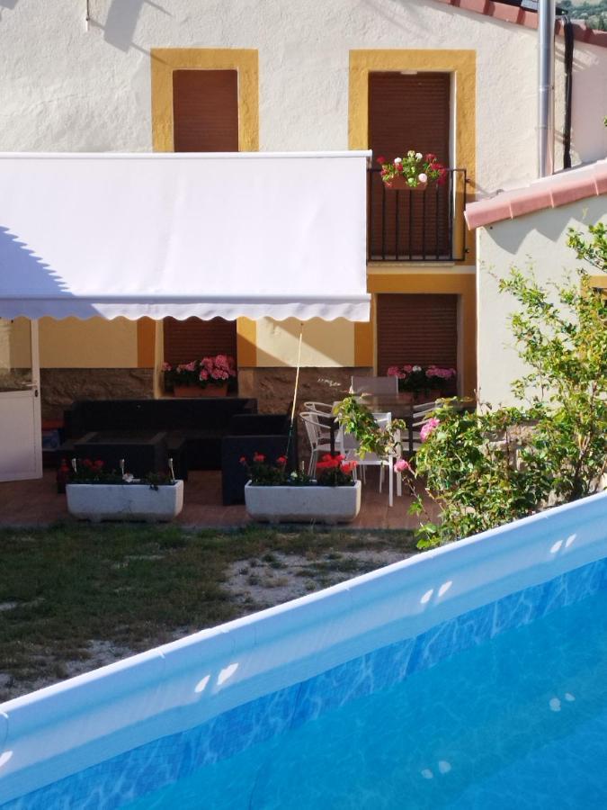 Casa Rural Los 7 Pinos De Gredos ナバレドンダ・デ・グレドス エクステリア 写真