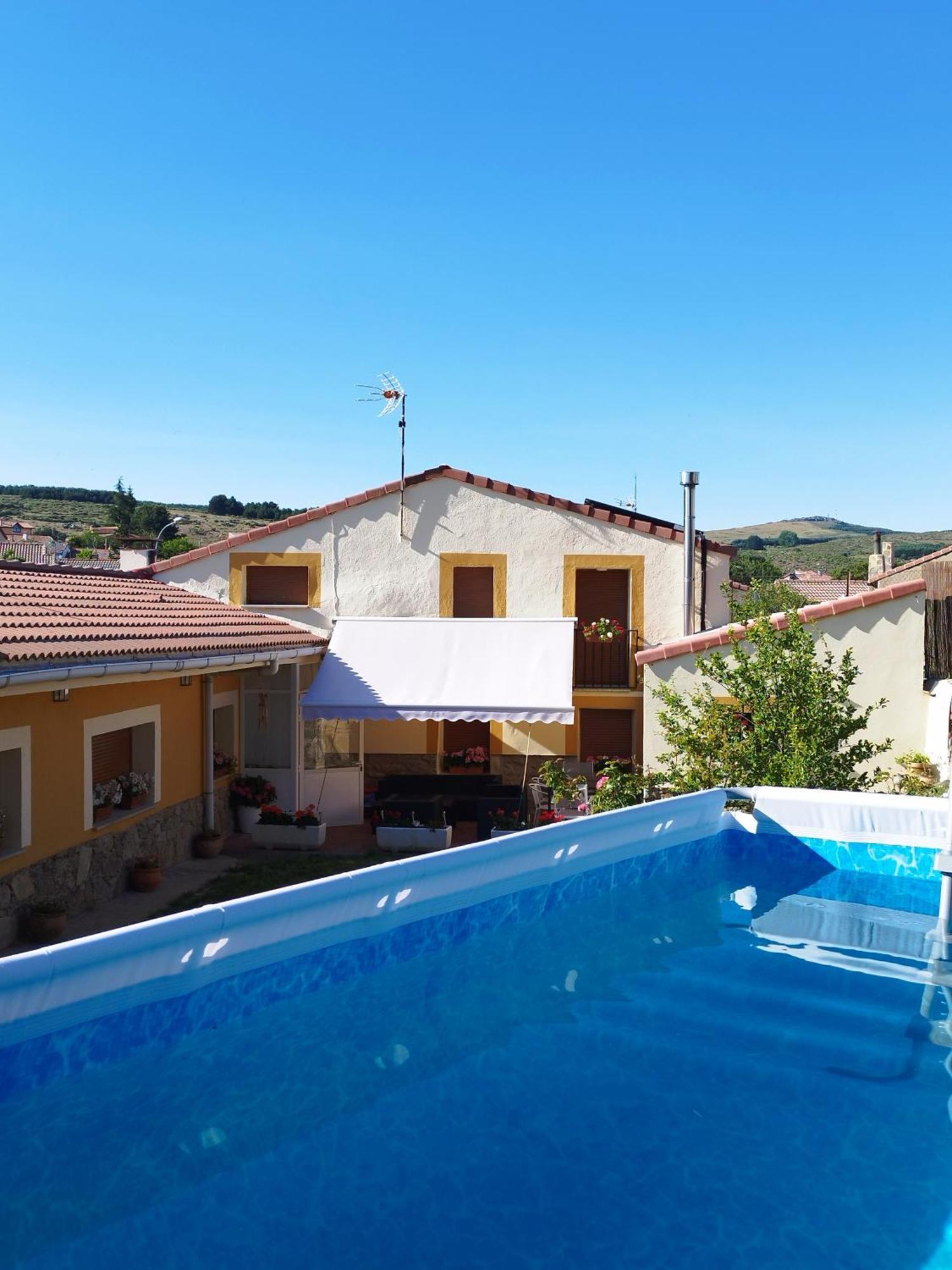 Casa Rural Los 7 Pinos De Gredos ナバレドンダ・デ・グレドス エクステリア 写真