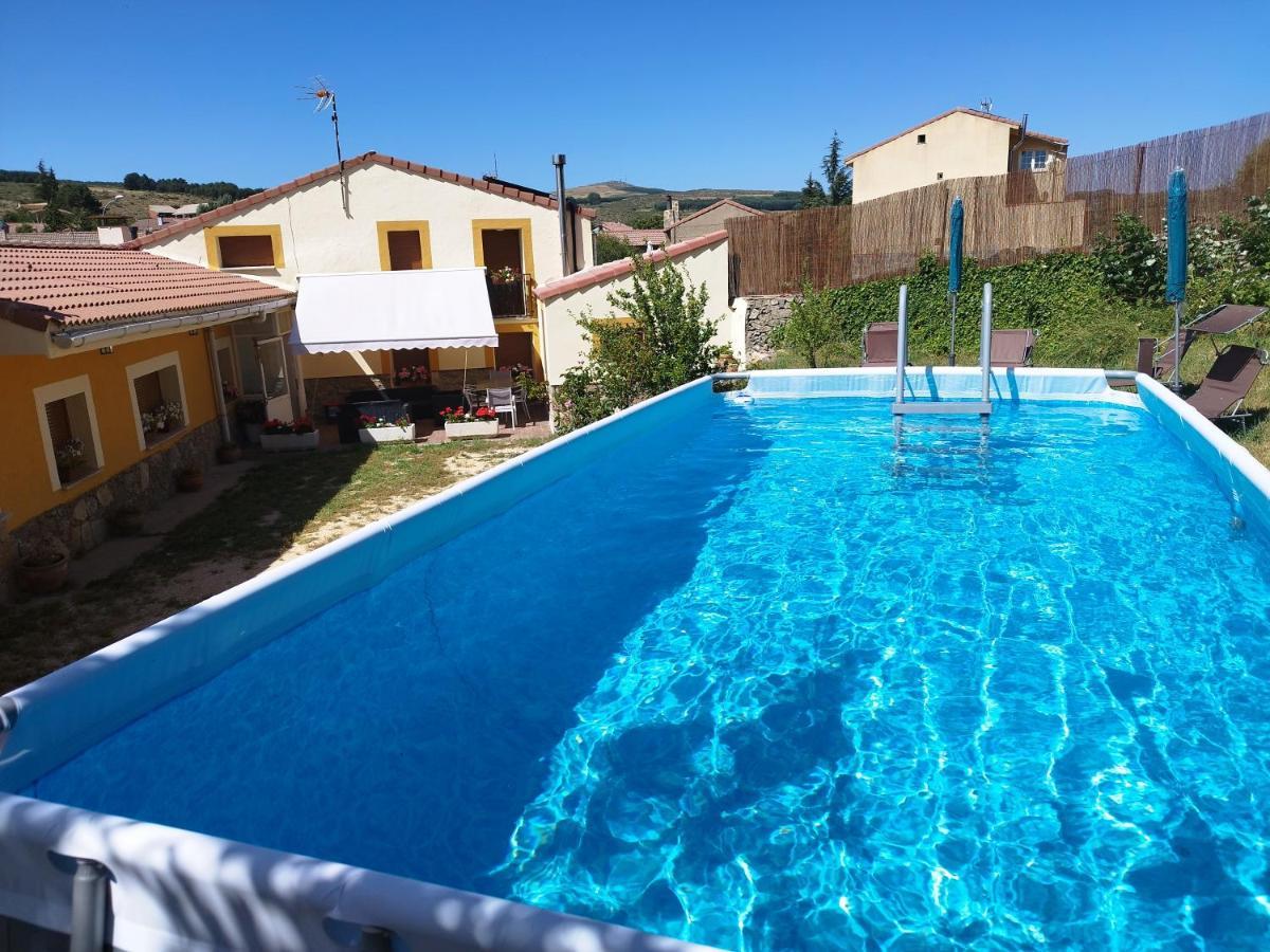 Casa Rural Los 7 Pinos De Gredos ナバレドンダ・デ・グレドス エクステリア 写真